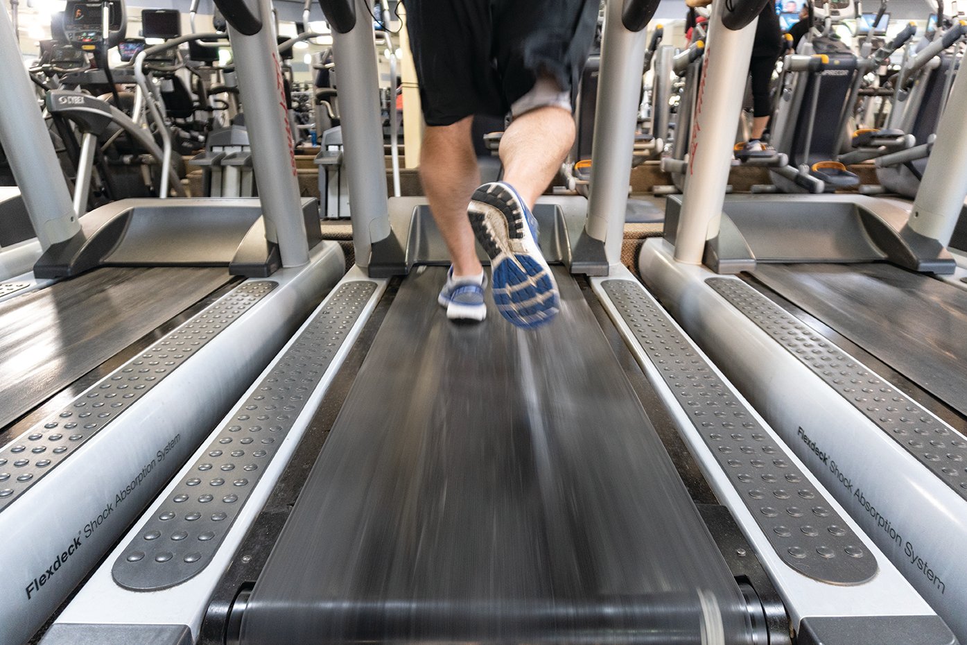 Treadmill_Man_Running_Close